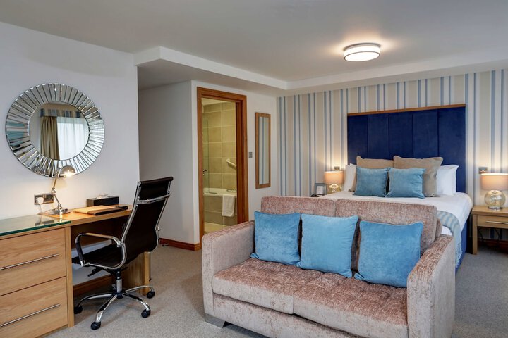 Room 16 of 34