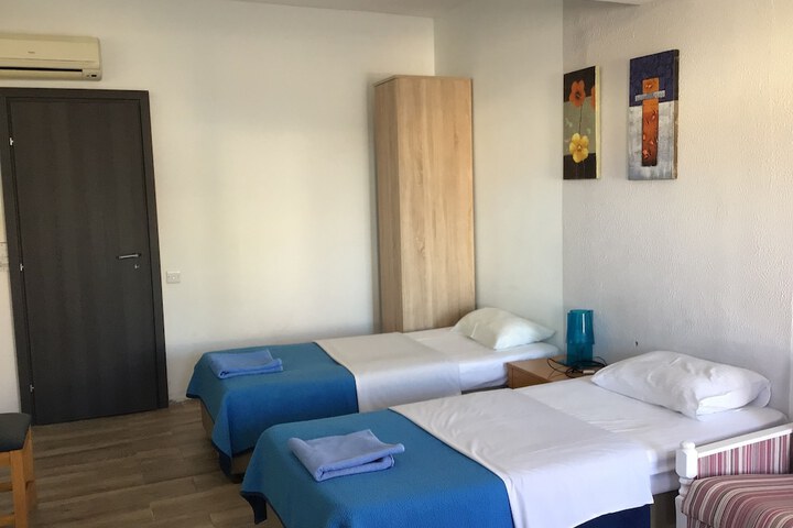 Room 9 of 38