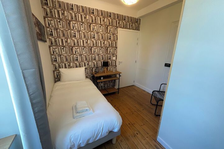 Room 6 of 44