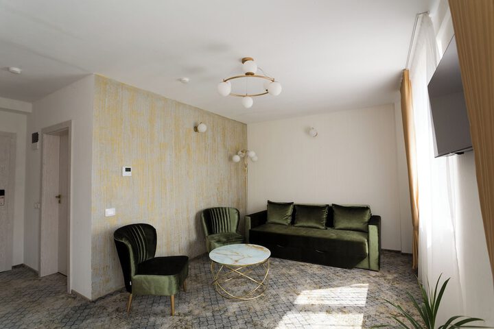 Room 18 of 36
