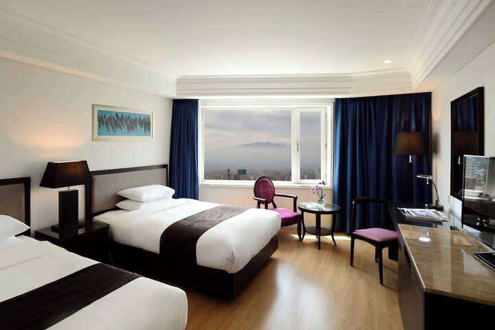 Room 13 of 79