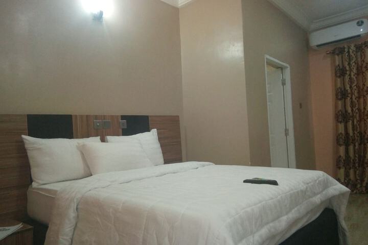 Room 3 of 21