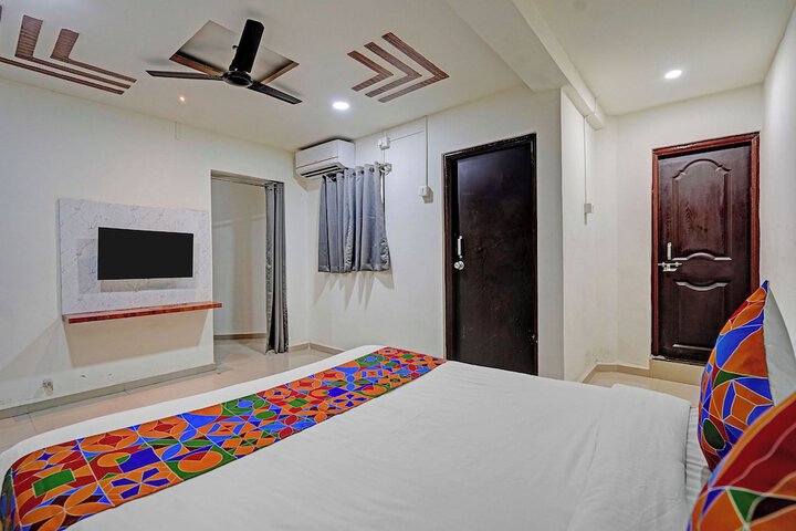 Room 13 of 28