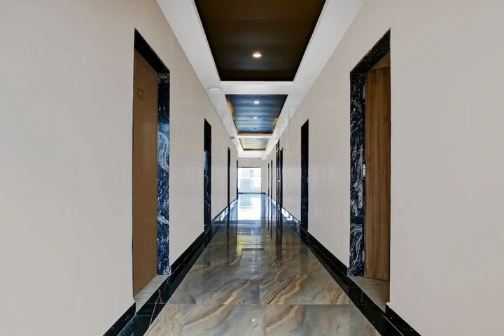 Room 10 of 12