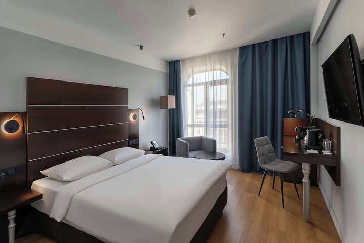 Room 36 of 182