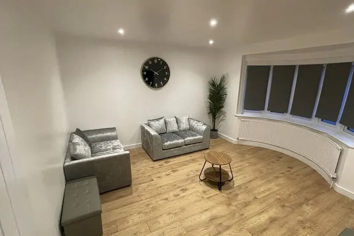 Room 11 of 18
