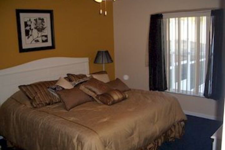 Room 10 of 34