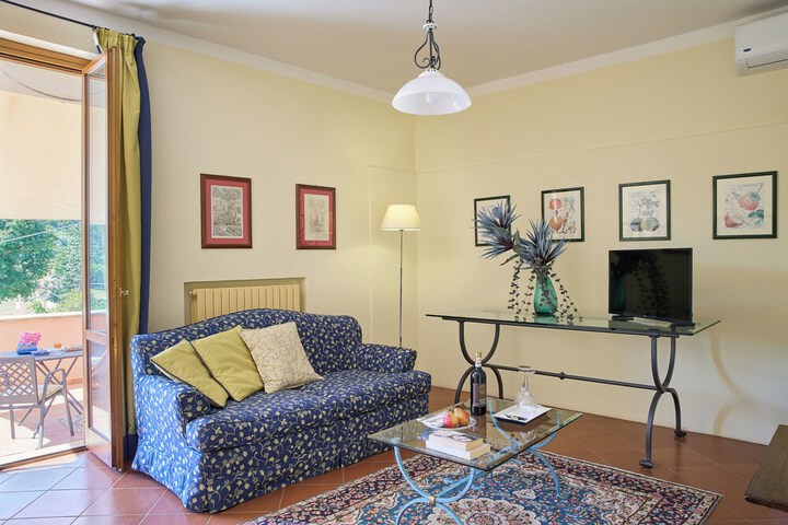 Room 4 of 18