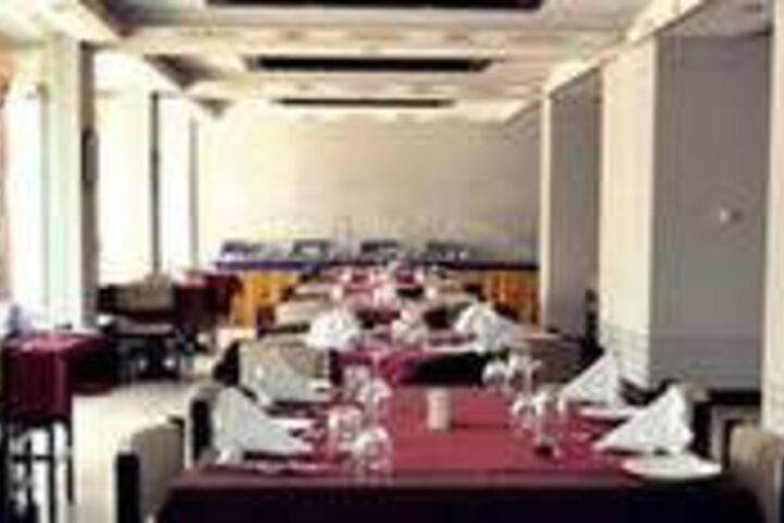Dining 47 of 49