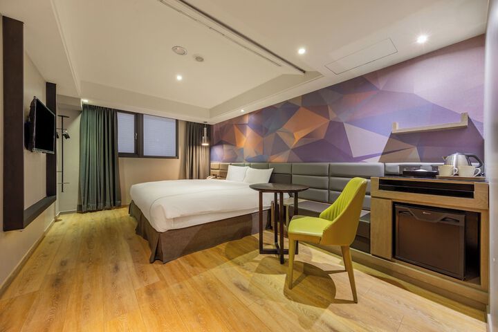 Room 15 of 103