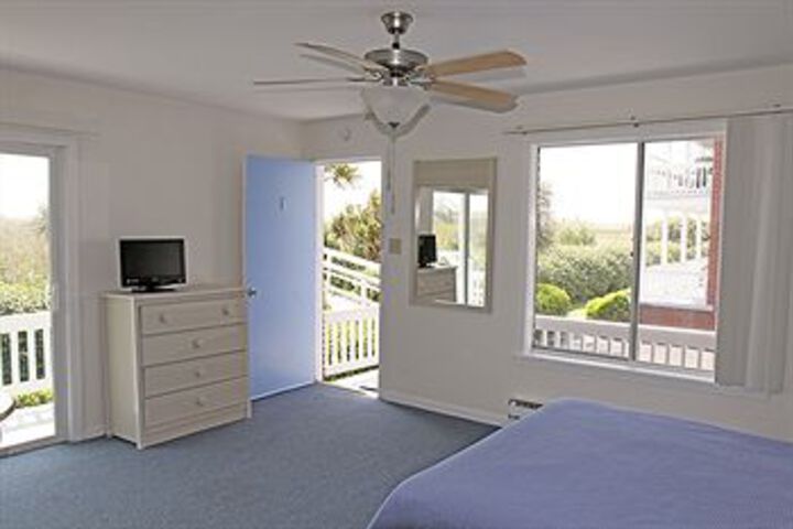 Room 37 of 62