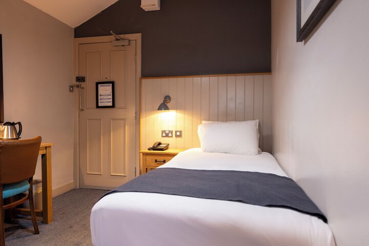Room 5 of 40