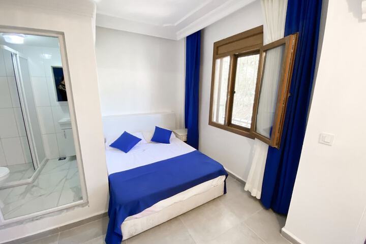 Room 4 of 18