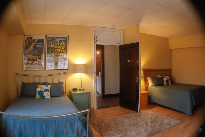 Room 8 of 107