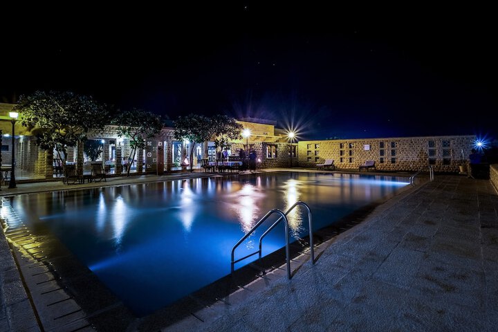 Hotel Pool