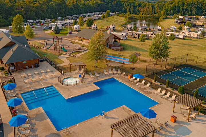 Swimming pool at Sun Retreats Gun Lake