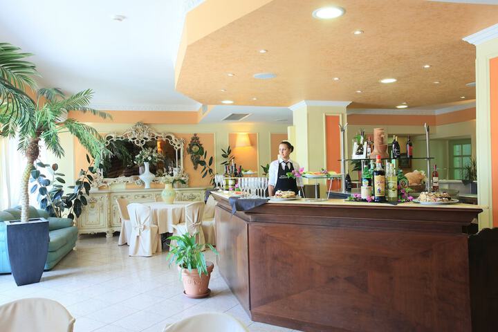 Breakfast/Coffee Service 23 of 133