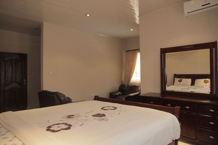 Room 6 of 42