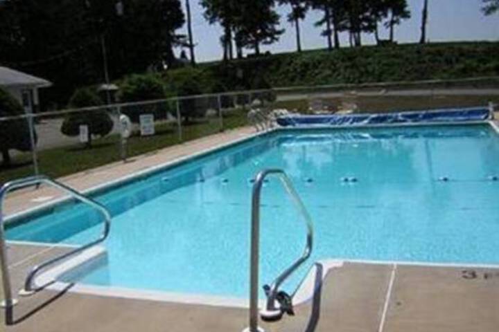 Pool 4 of 5