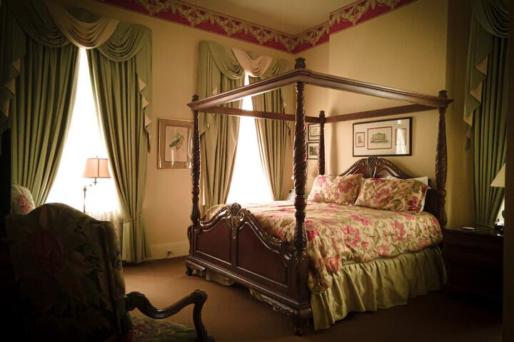 Room 17 of 142