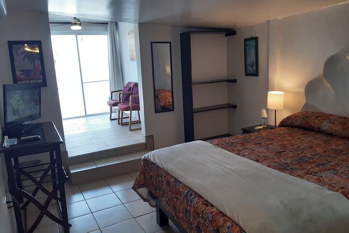 Room 32 of 86