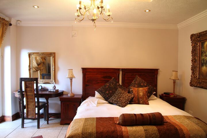 Room 4 of 18