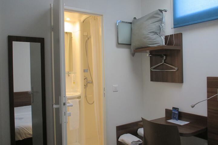 Room 25 of 62
