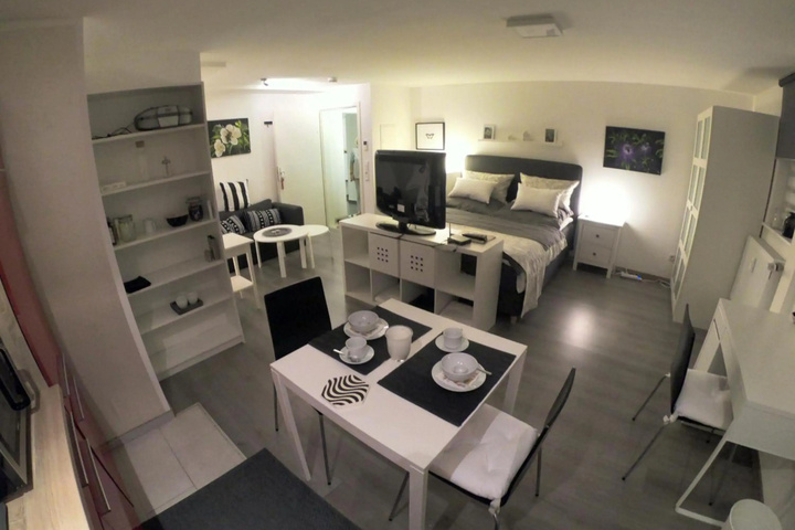 Room 3 of 11