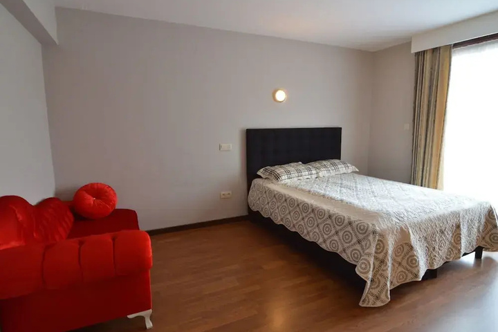 Room 5 of 18