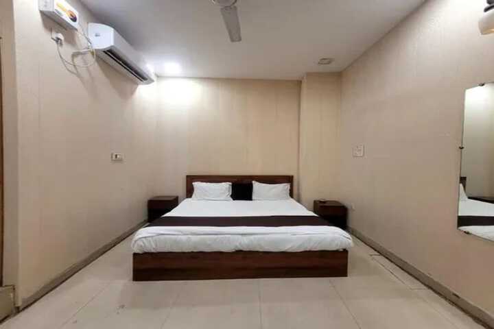 Room 5 of 18