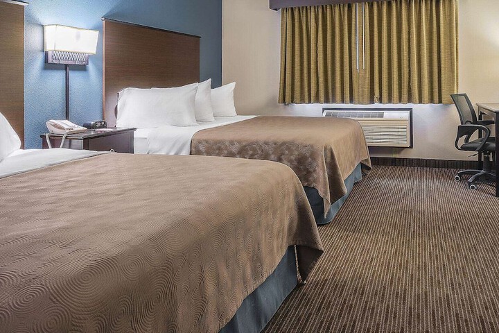 2 Queen Beds (22 of 22)