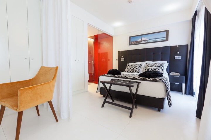 Room 9 of 49