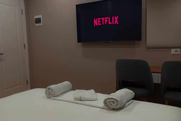 Room 6 of 30