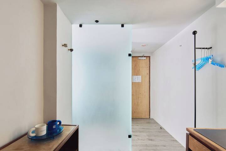 Room 27 of 95