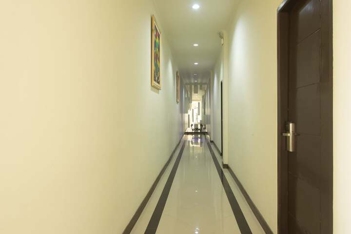 Ballroom/Hall 32 of 43