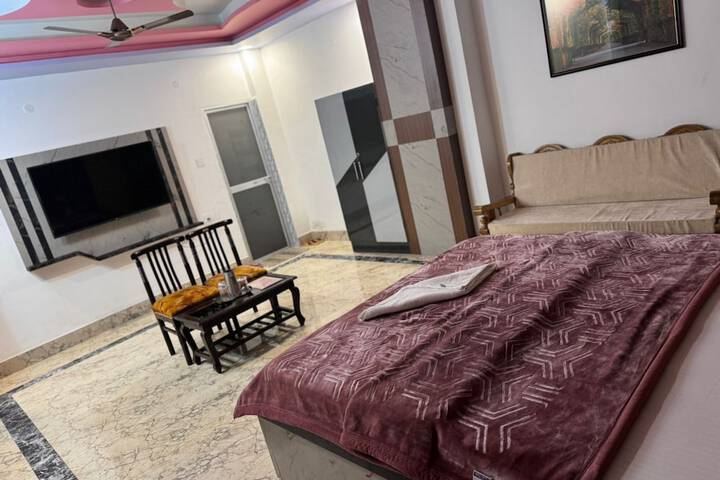 Room 8 of 17