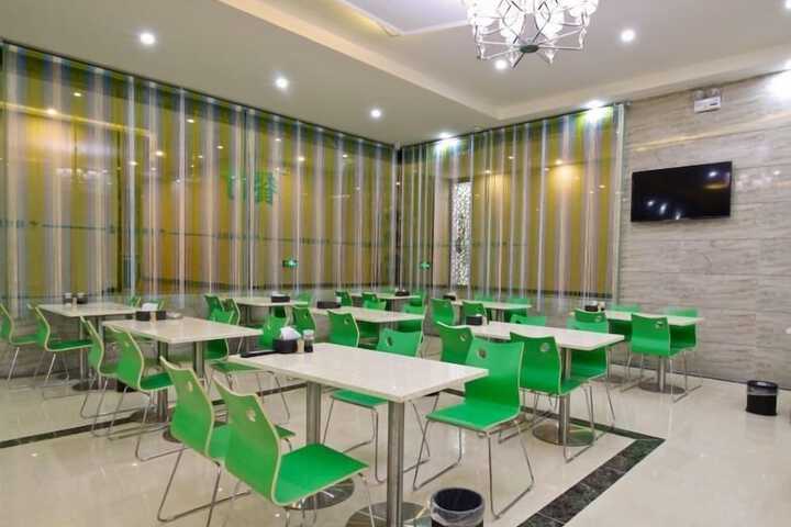 Dining 52 of 60