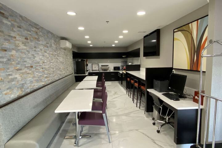 Breakfast area