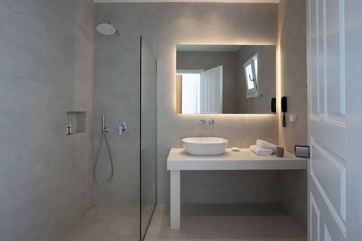 Room 70 of 144