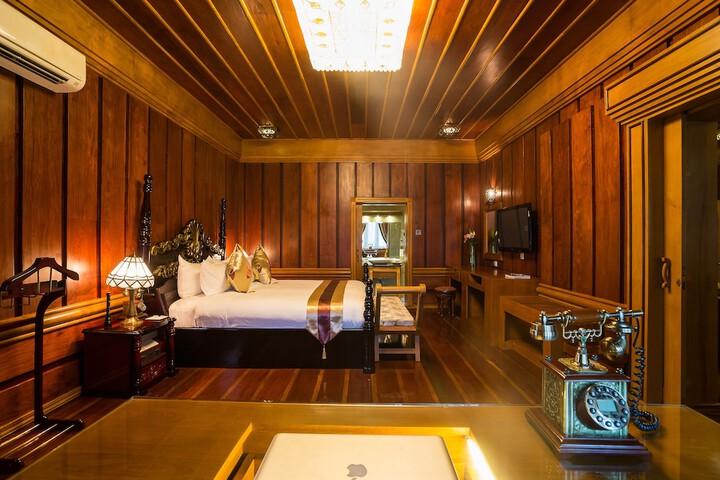 Room 65 of 181
