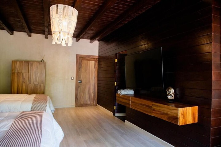 Room 10 of 83