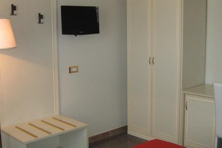 Room 2 of 15