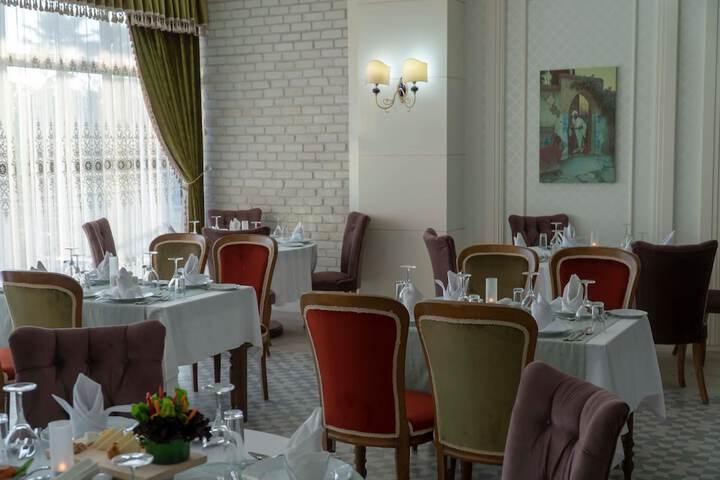 Dining 47 of 62