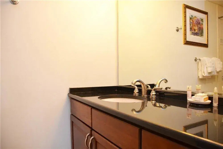 Room 6 of 22