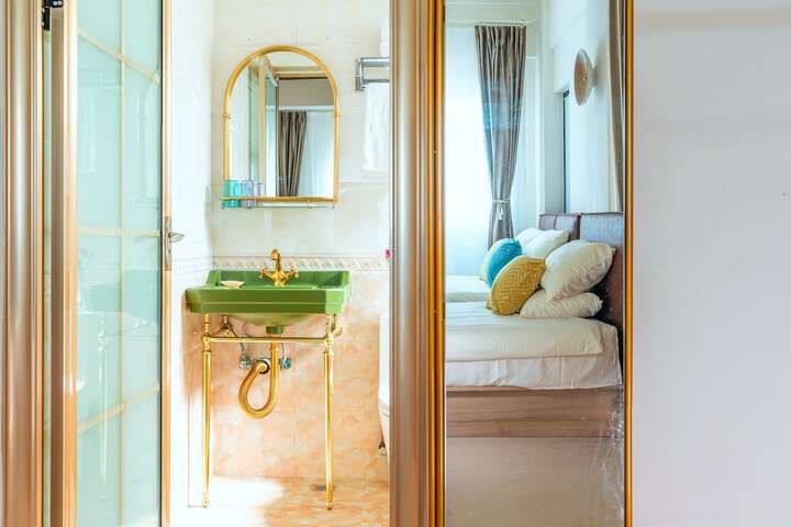 Room 34 of 47