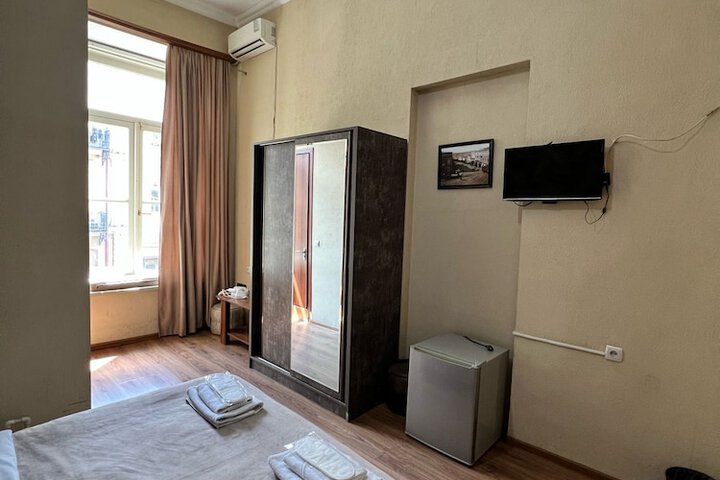 Room 16 of 30