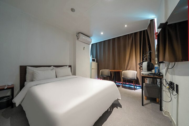 Room 44 of 82