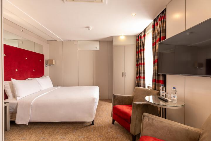Room 42 of 114