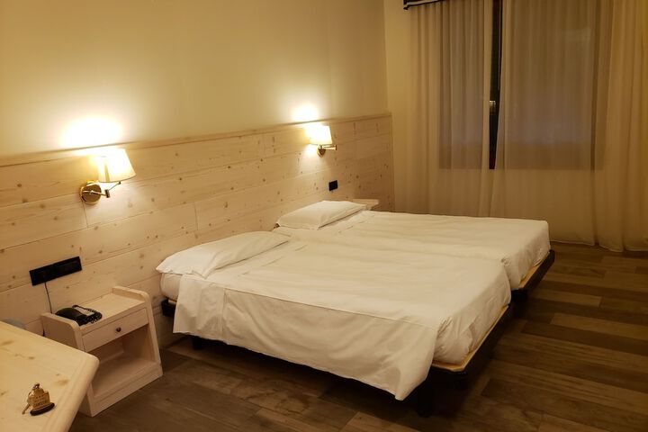 Room 4 of 15