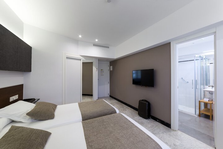 Room 28 of 54